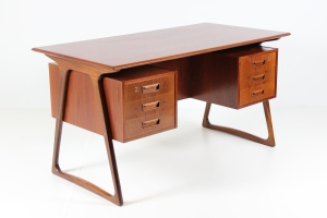 Retro Vintage Classic Mid-Century Desk in Teak from Sibast Møbler