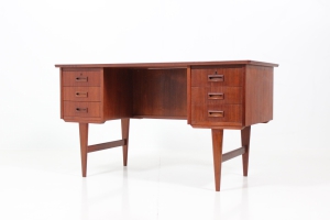 Retro Vintage Danish Kneehole Desk in Teak