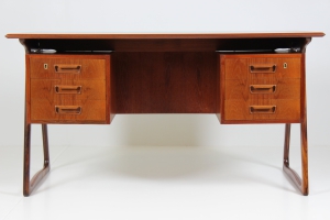 Retro Vintage Classic Mid-Century Desk in Teak from Sibast Møbler