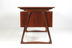 Retro Vintage Classic Mid-Century Desk in Teak from Sibast Møbler